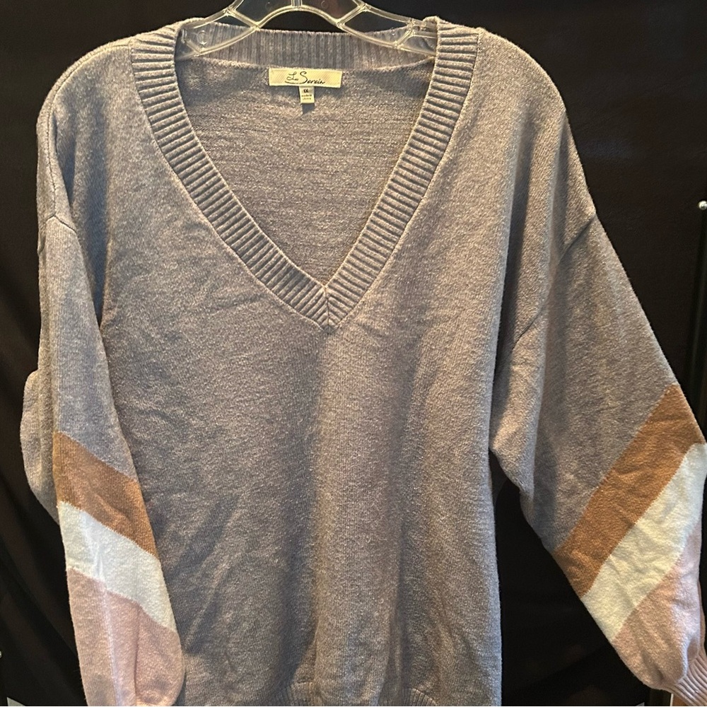 Les Serein Women's V-Neck Sweater - Gray with Tan, Pink, and White Accents